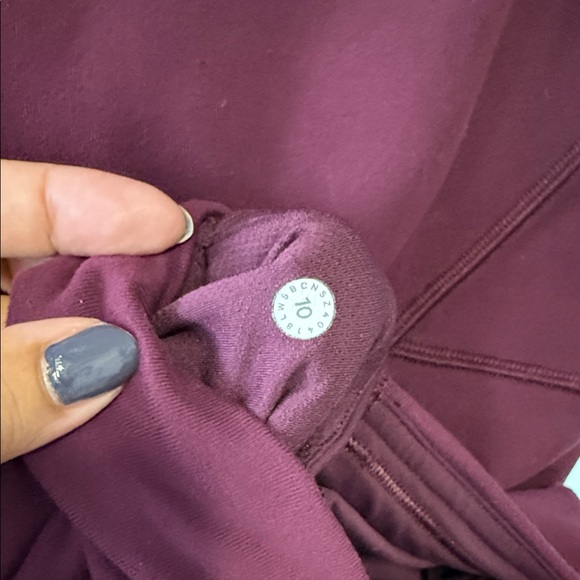 Lululemon Athletica Burgundy/Maroon Leggings with ruched calf, sz 10 - Picture 3 of 4